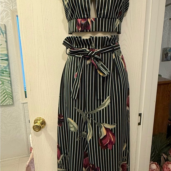 VENUS Black Striped Wide-Leg Pants with Pink Floral Print and top - Picture 8 of 10